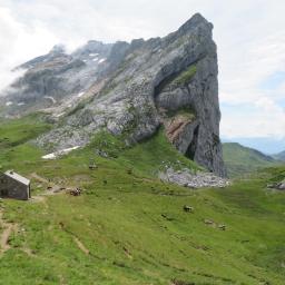 Zollhütte beim Schweizertor – hinten die Drusenfluh mit dem Schweizereck.